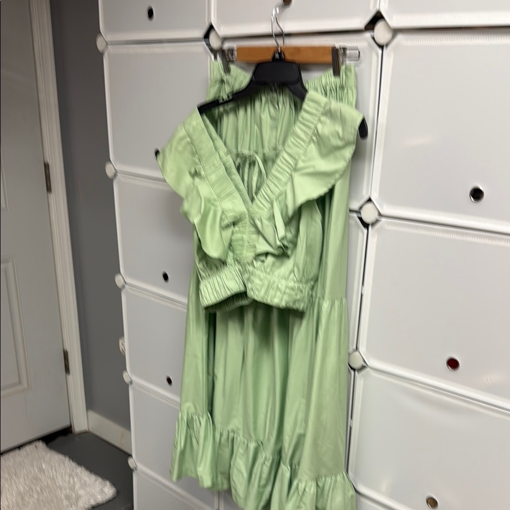 Green Ruffled Two-Piece Set - Picture 3 of 6